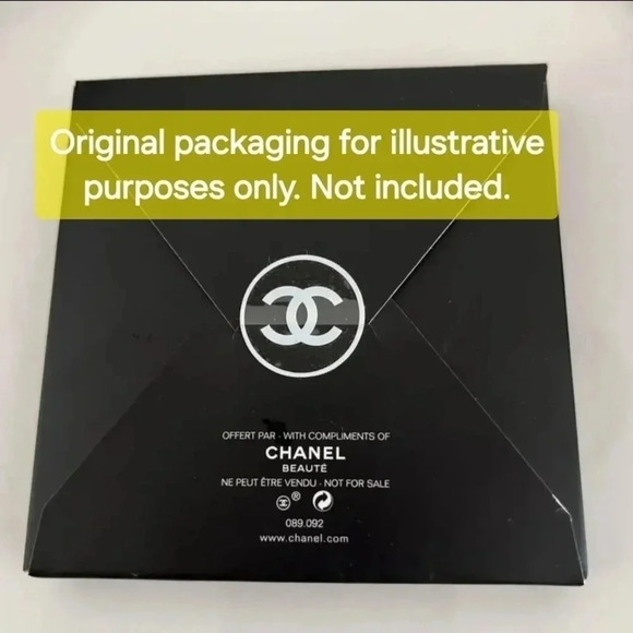 EXCLUSIVE: Chanel CC Logo "Wax Seal" black metallic charm/key chain - Picture 4 of 5